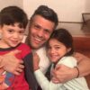 Leopoldo López con sus hijos tras salir de prisión