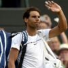 Rafa Nadal despidiéndose de Wimbledon tras perder contra Gilles Muller