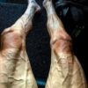 Las piernas de Pawel Poljánski tras acabar la 16ª etapa del Tour de Francia