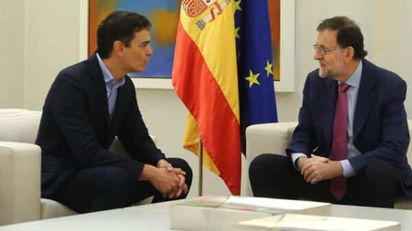 Mariano Rajoy y Pedro Sánchez durante su reunión en Moncloa