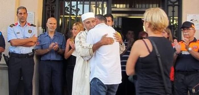 El imán de Rubí y el padre del pequeño Xavi se funden en un abrazo