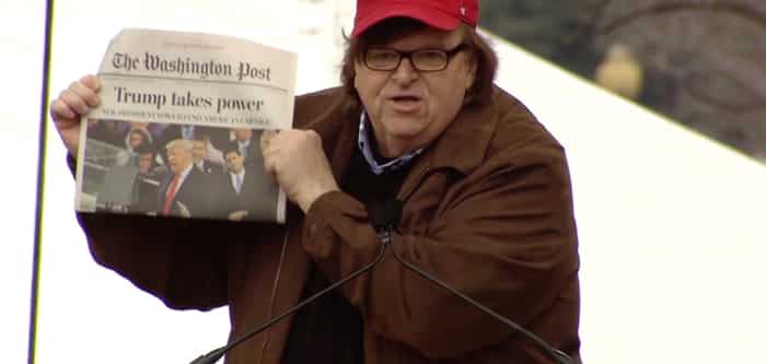 El cineasta americano Michael Moore en una marcha anti Trump