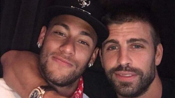 Neymar y Piqué en la foto subida por este último para anunciar que se quedaba