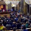 El Parlamento catalán guarda un minuto de silencio