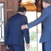 El presidente Rajoy con el Rey Felipe en el despacho veraniego en Marivent