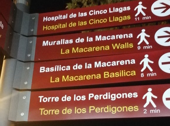 Los nuevos carteles turísticos de Sevilla, con la traducción al inglés