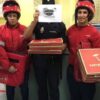 Agentes con el pedido de pizzas de Forocoches