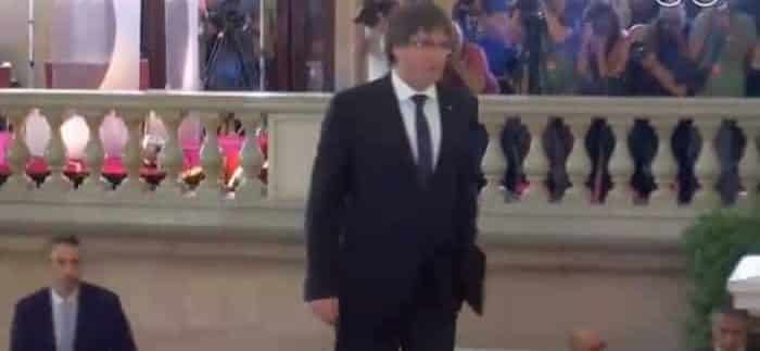 Carles Puigdemont al llegar al Parlamento catalán