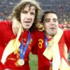 Carles Puyol y Xavi Hernández en una celebración con la selección española
