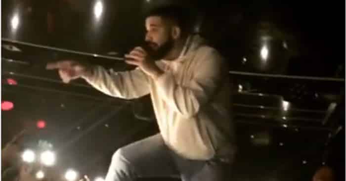 El cantante Drake tras parar su concierto
