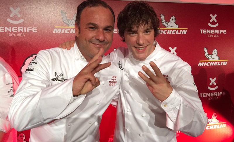 Ángel León y Jordi Curz celebrando sus tres estrellas Michelin