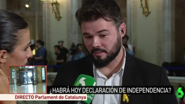 Ana Pastor entrevistando a Gabriel Rufián en el Parlament
