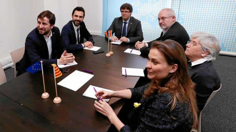 Toni Comin, Roger Torrent, Carles Puigdemont, Lluis Puig, Clara Ponsatí, y Meritxell Serret reunidos en Bruselas