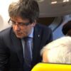 Carles Puigdemont y Jose Maria Matamala en el avión de Ryanair rumbo a Copenhague