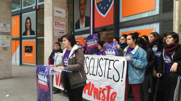 La protesta de Arran frente a la sede de Ciudadanos en Barcelona