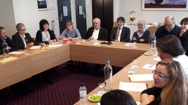 Puigdemont en su reunión con miembros de JxCat