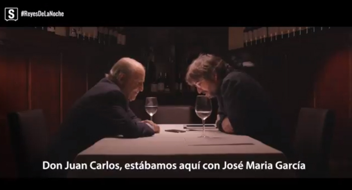 Jordi Évole con José María Garcia hablando con el Rey Juan Carlos