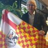Xavier Gabriel posa con la bandera de Tabarnia