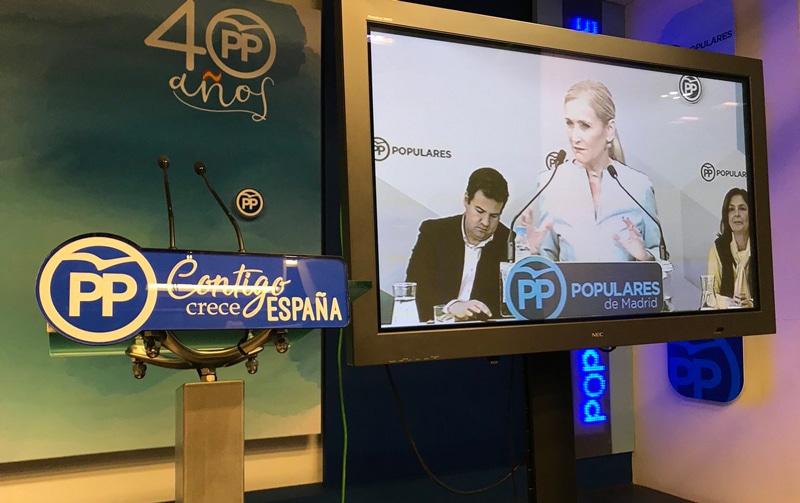 Cristina Cifuentes, compareciendo por plasma ante los periodistas
