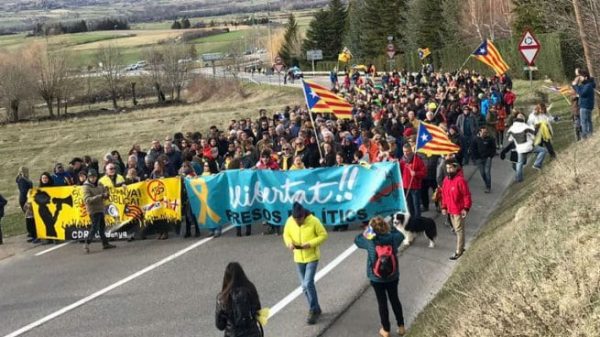 Independentistas montan una manifestación hasta el municipio de Das