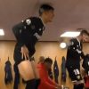 Los jugadores del Sevilla festejando su triunfo en el vestuario de Old Trafford