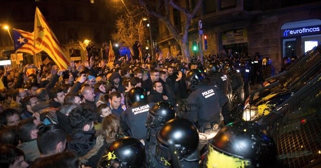 Enfrentamientos entre los manifestantes y la Policía
