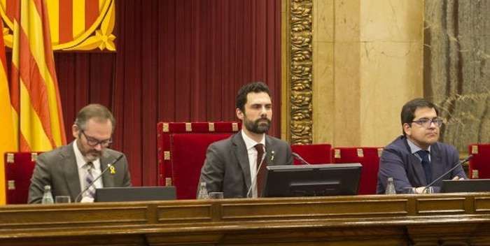 Roger Torrent en el Parlamento catalán