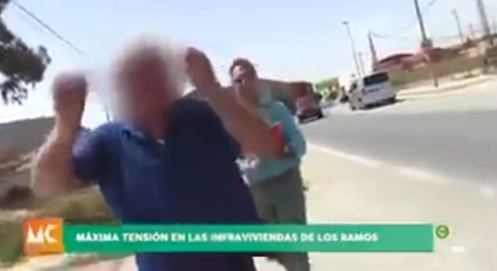 Un hombre agrede a un reportero en Murcia