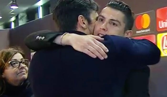 El abrazo entre Cristiano Ronaldo y Gianluigi Buffon