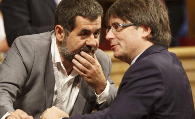 Jordi Sànchez y Carles Puigdemont en el Parlament
