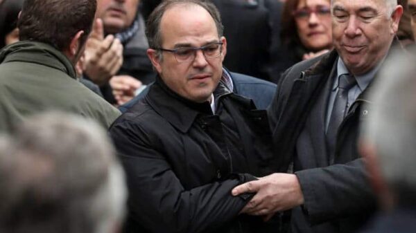 Jordi Turull despidiéndose de sus allegados el día que entró en prisión