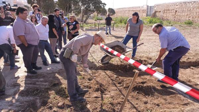 Exhumación de bebés en Cádiz