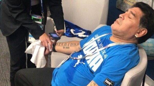 Diego Armando Maradona, atendido en una sala vip del estadio