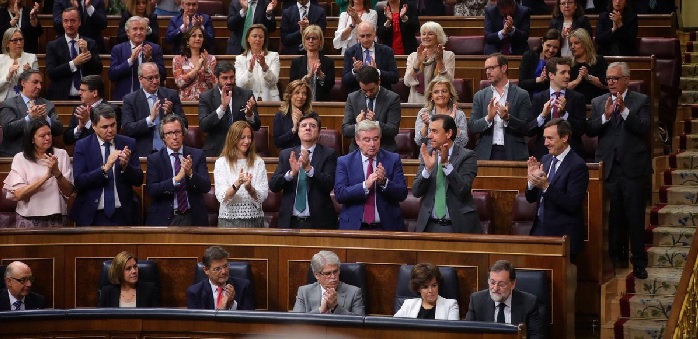 Rajoy, aplaudido en el Congreso
