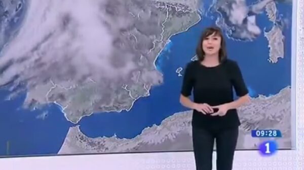 Silvia Laplana ofreciendo la información metereológica en 'Los Desayunos de TVE'