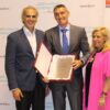 El consejero de Sanidad entregó al gerente de la FJD la placa acreditativa del reconocimiento de Madrid Excelente, junto a su directora general