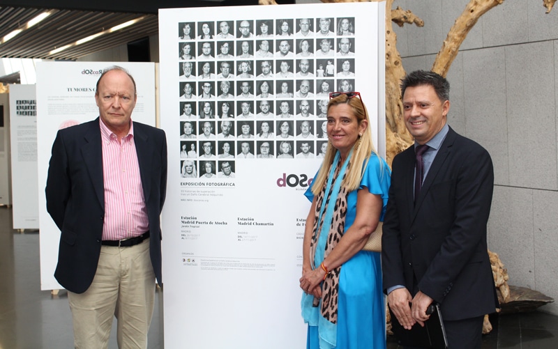 El Dr. Aldolfo Bermúdez, Mariola Vargas y Francisco Fernández antes de inaugurar la exposición