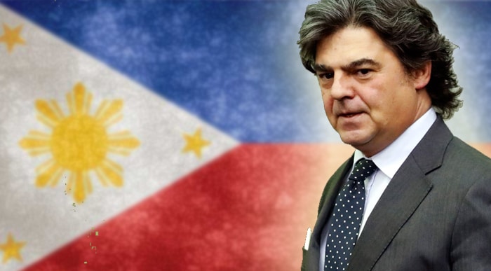 Jorge Moragas y la bandera de Filipinas