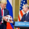 Putin le entrega a Trump el balón del Mundial de Rusia