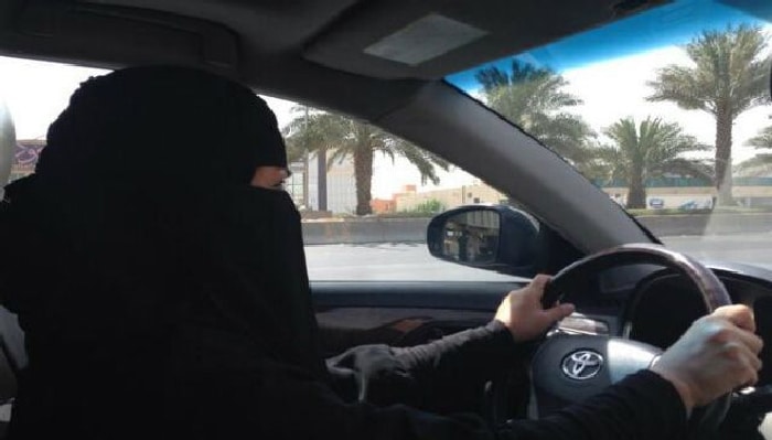 Mujer al volante en Arabia Saudí