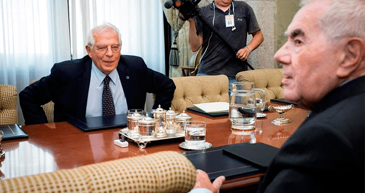 El ministro de Exteriores, Josep Borrell, durante una reunión con el consejero de Acción Exterior de la Generalitat, Ernest Maragall