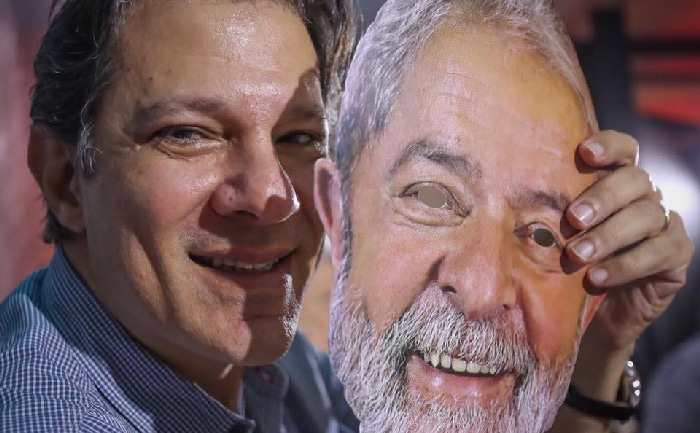 Fernando Haddad con una careta de Lula da Silva