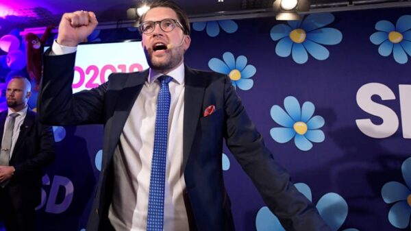 El líder de los Demócratas de Suecia, Jimmie Akesson, habla ante sus seguidores tras conocerse los resultados electorales, en Estocolmo (Reuters)