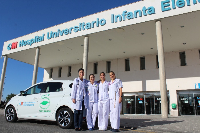 La doctora González Juárez (izquierda) junto a las tres enfermeras que completan la Unidad de Hospitalización a Domicilio