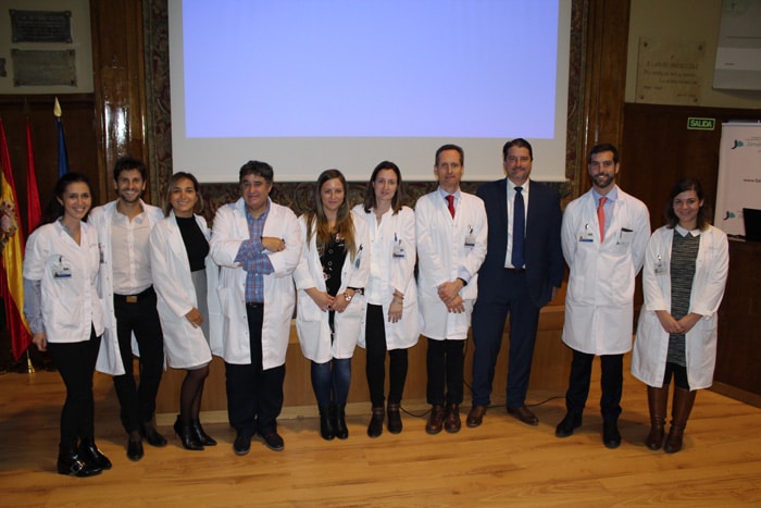 Los doctores Moreno, Wick y García-Foncillas (2º, 3º y 4º por la derecha), junto al resto de participantes