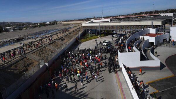 Migrantes en la frontera de Tijuana con EEUU