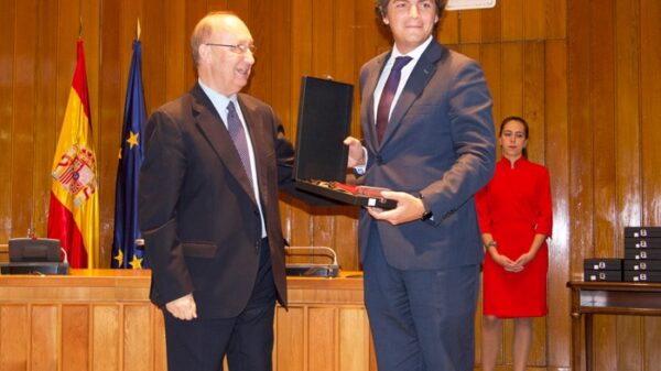 El Gerente del Hospital La Luz, Dr. Gonzalo Bartolomé, recoge el premio New Medical Economics 2018