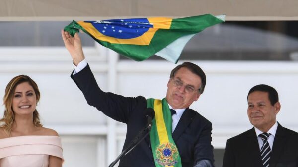 Jair Bolsonaro toma posesión de la presidencia en Brasil ante miles de personas