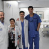De izquierda a derecha, los doctores Aguado, Pérez, Villalba y Crespo a la entrada del bloque quirúrgico de la FJD