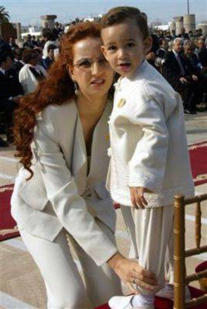 El príncipe heredero de Marruecos con su madre